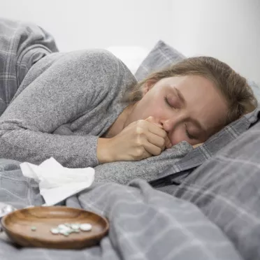 Chora kobieta w łóżku - Porady FDM