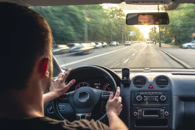 Zasypianie za kierownicą - jak się rozbudzić?