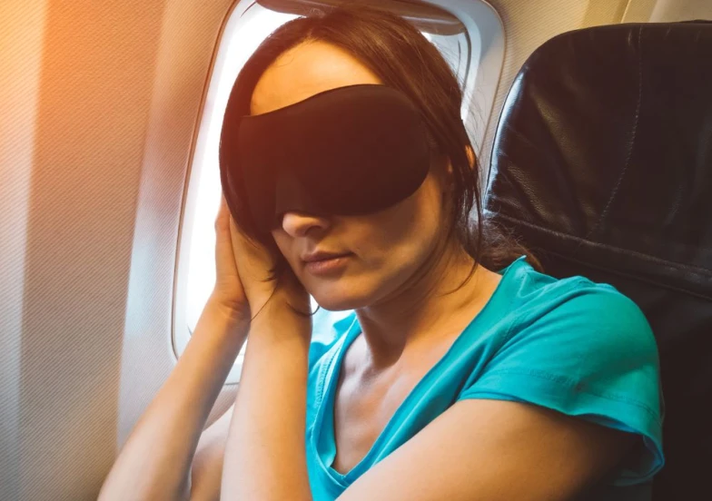 Jet lag – jak przestawić się na nową strefę czasową i dobrze spać