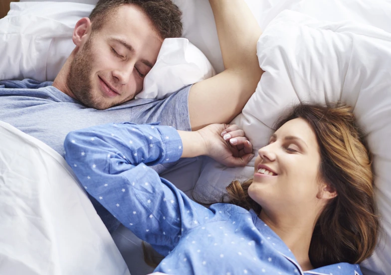 Spanie osobno w małżeństwie – czym jest „sleep divorce”?