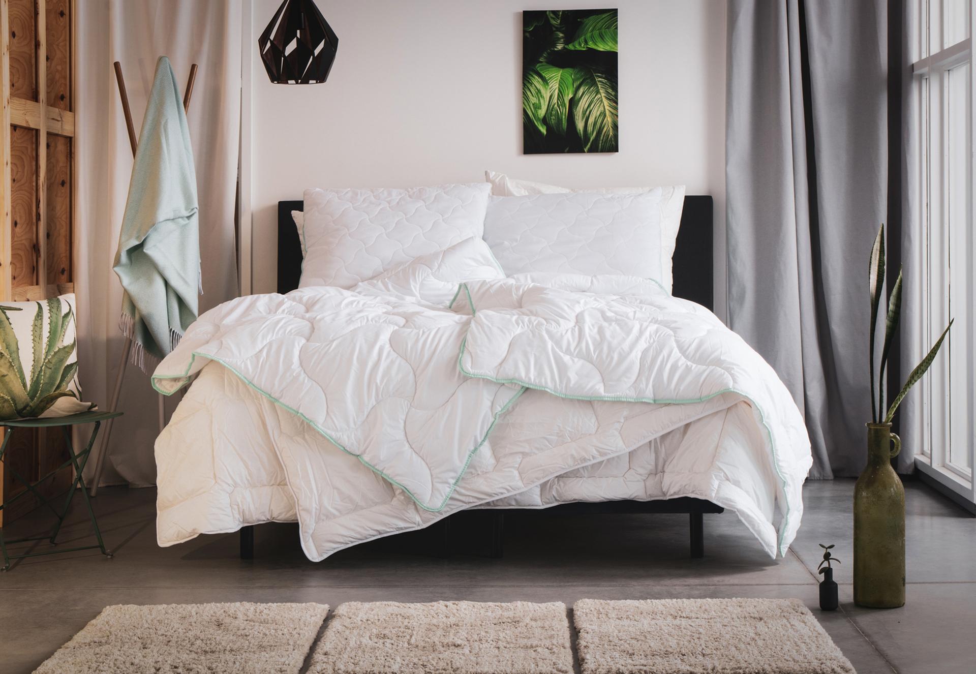 Poduszka Aloe Vera 50x60 w wizualizacji na łóżku